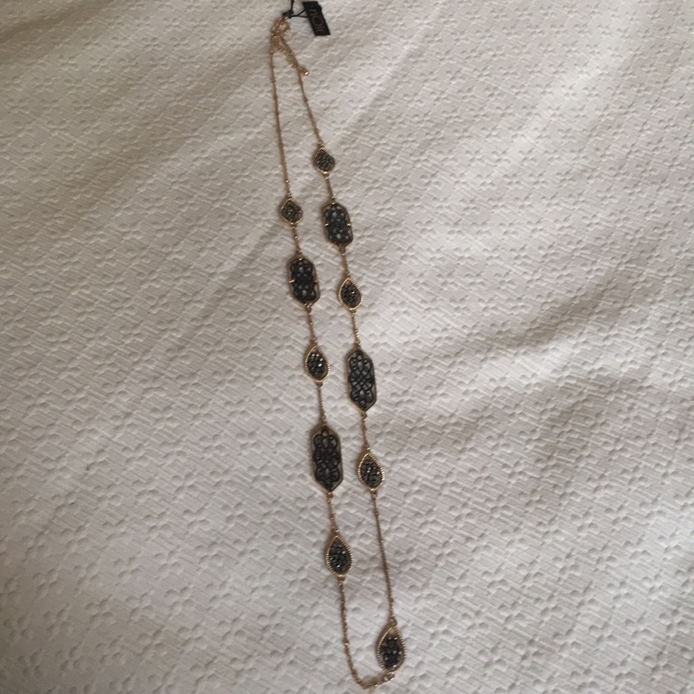 Long necklace 20 in with beautiful detail